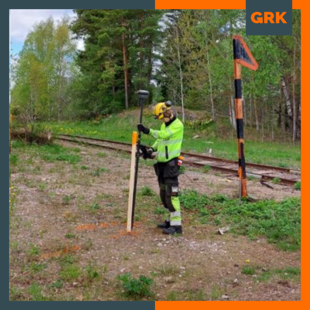 Felix Raivio mittaustyössään GRK:lla kesällä 2023.